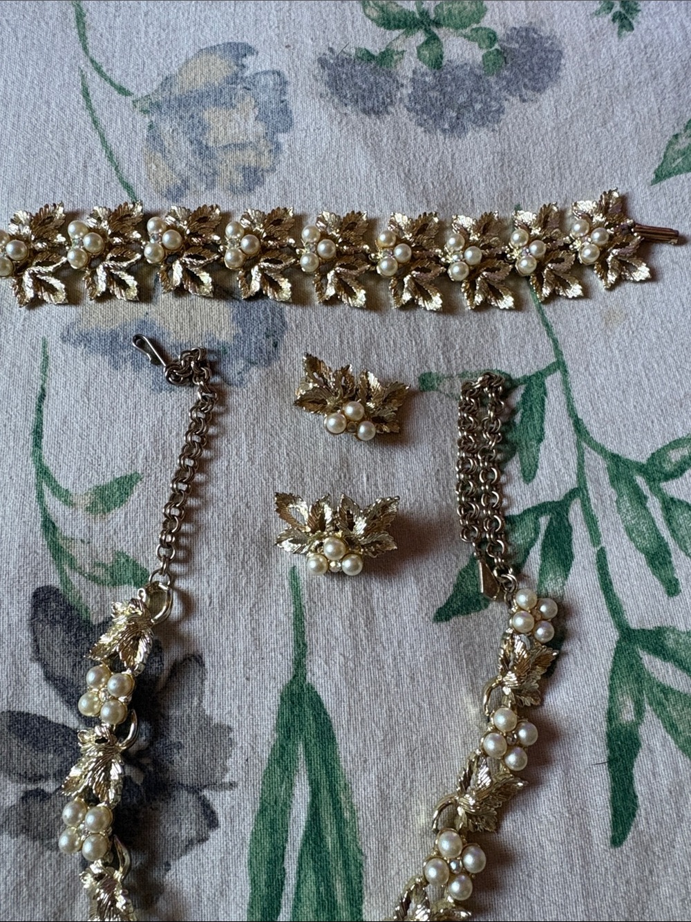 Judy Lee Gold-Tone Pearl Floral Necklace bracelet and Earring Set - Picture 2 of 6